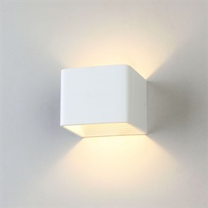 {{photo.Alt || photo.Description || 'Бра Elektrostandard Corudo LED белый (MRL LED 1060)'}}